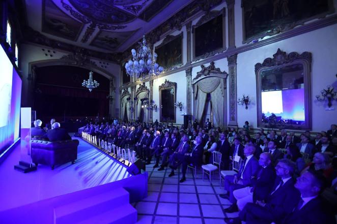 La ponencia de Jorge Dezcállar en Córdoba, en imágenes