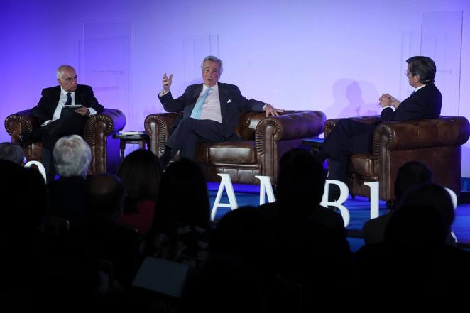 La ponencia de Jorge Dezcállar en Córdoba, en imágenes