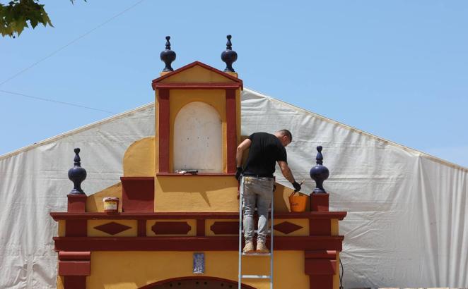 El montaje de las casetas de la Feria de Córdoba 2022, en imágenes