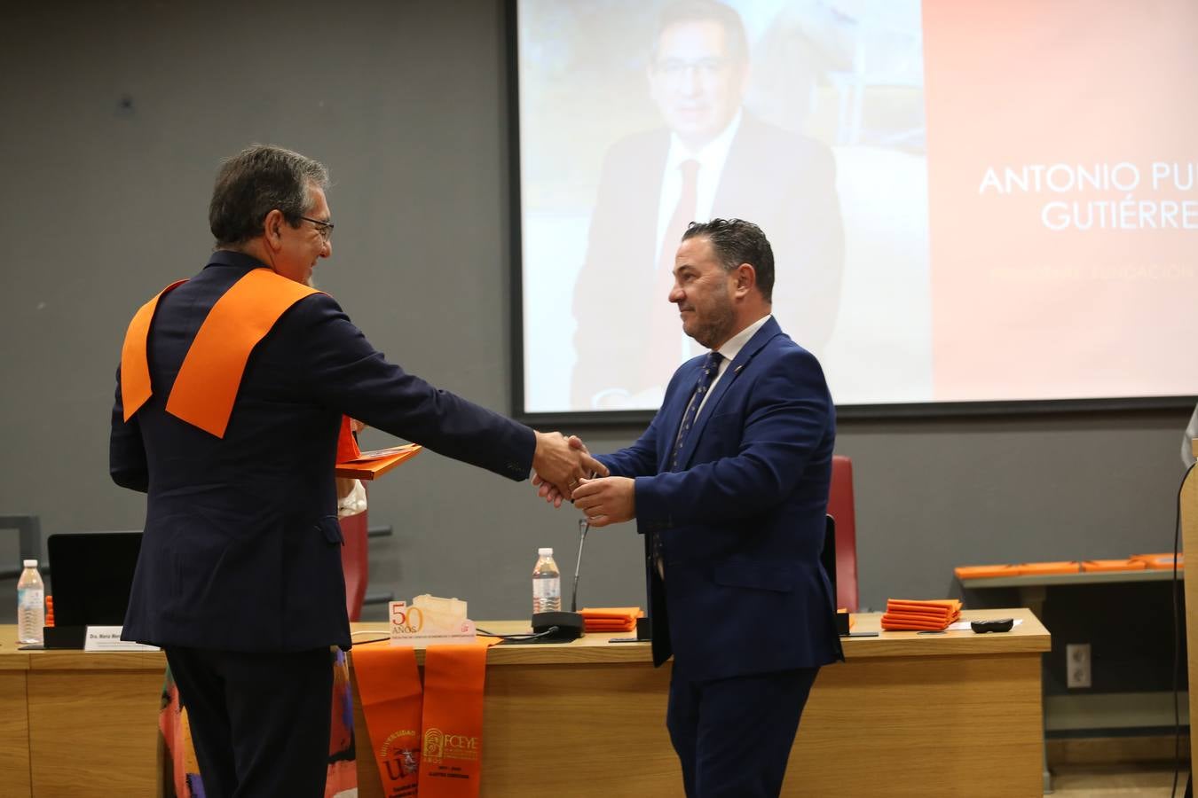 Acto de homenaje a los egresados ilustres de la facultad de Económicas y Empresariales de Sevilla. ROCÍO RUZ