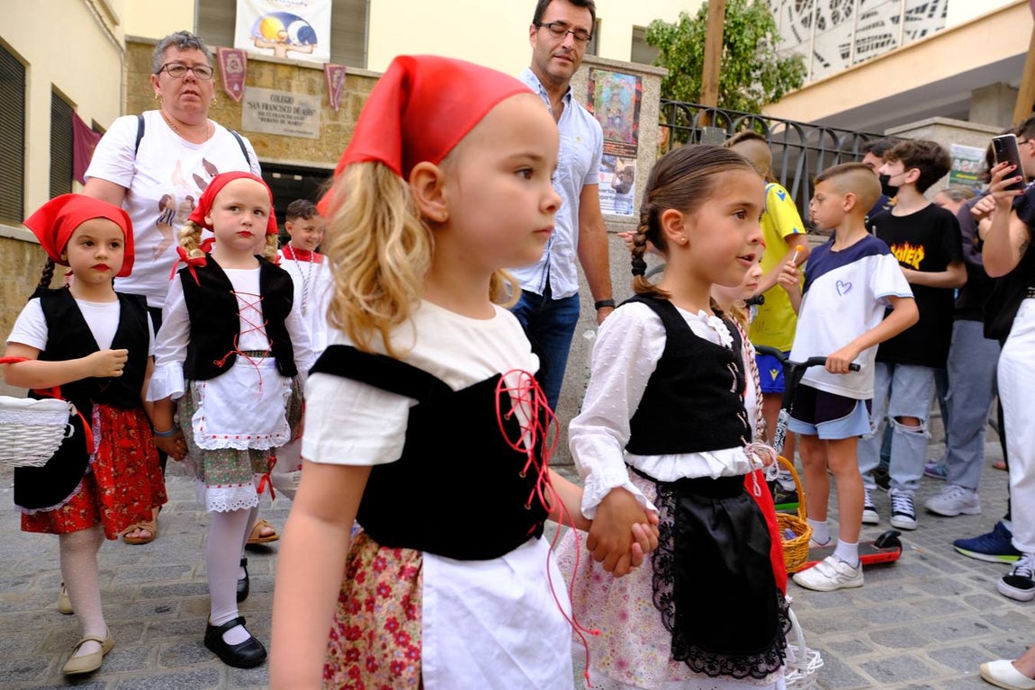 Vídeo: La Pastora de Trille recorre las calles de Cádiz