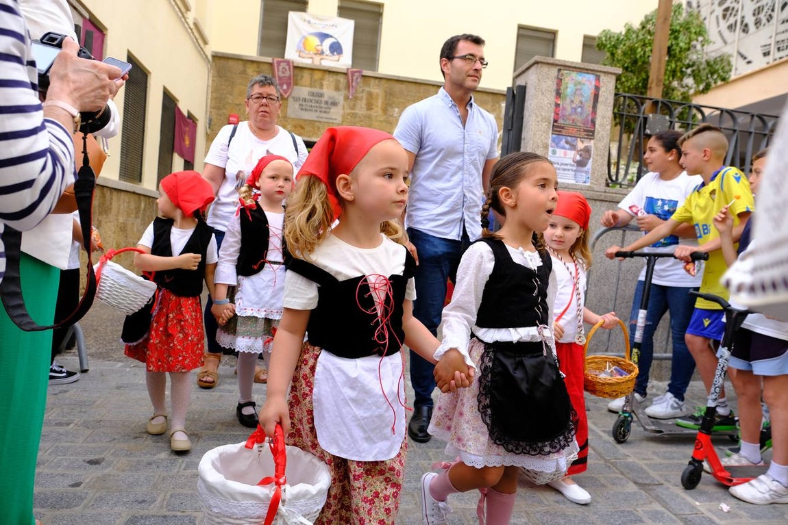 Vídeo: La Pastora de Trille recorre las calles de Cádiz
