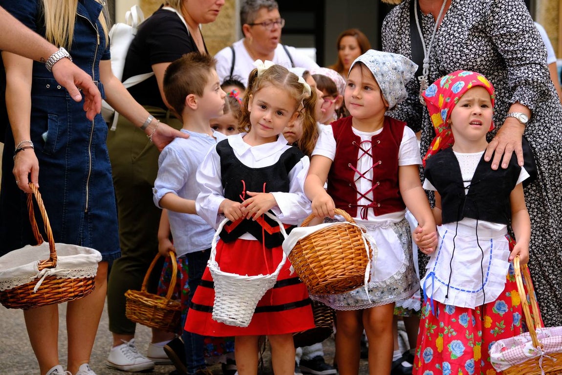 Vídeo: La Pastora de Trille recorre las calles de Cádiz