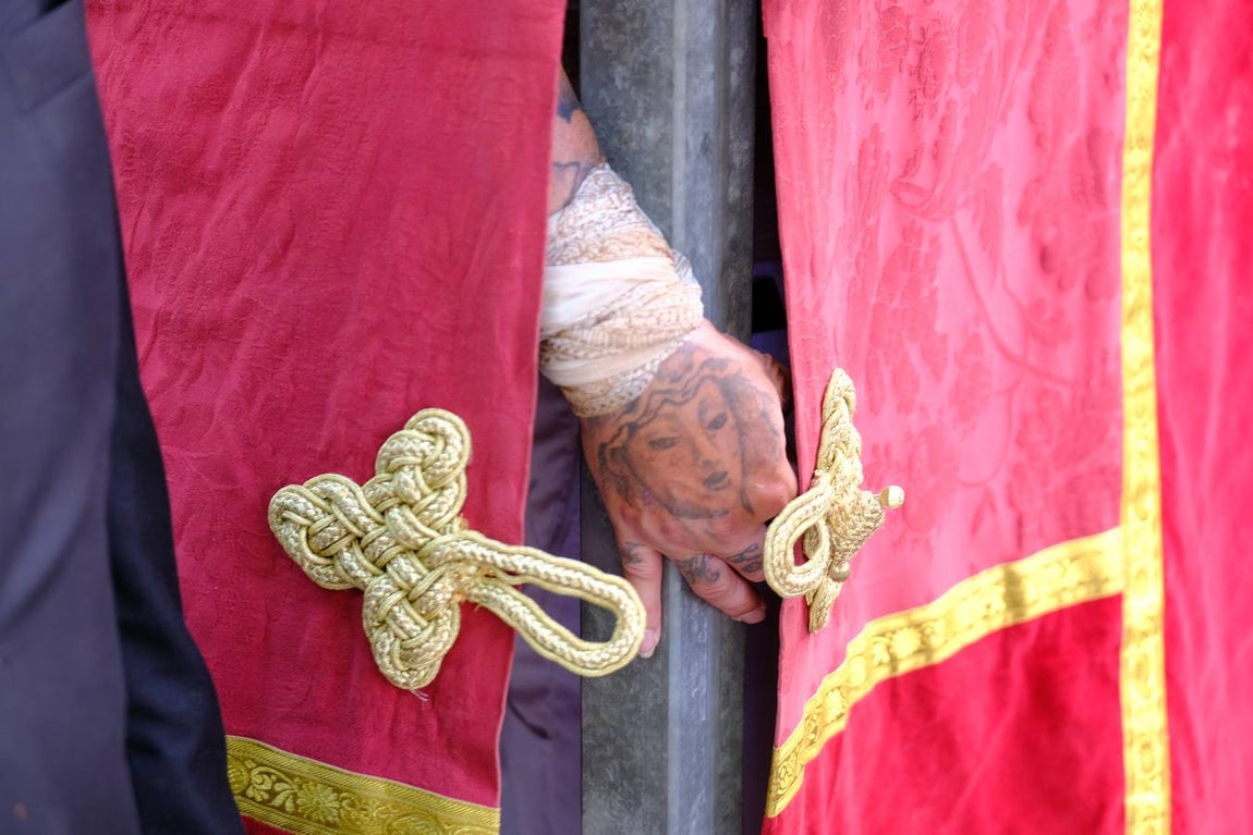 Vídeo: La Pastora de Trille recorre las calles de Cádiz