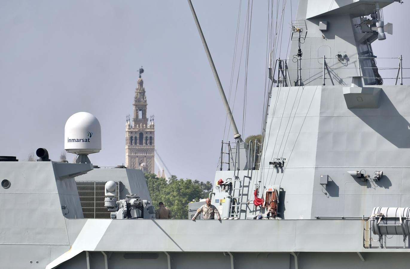 Llegada del BAM 'Audaz' al muelle de las Delicias de Sevilla. J.M. SERRANO