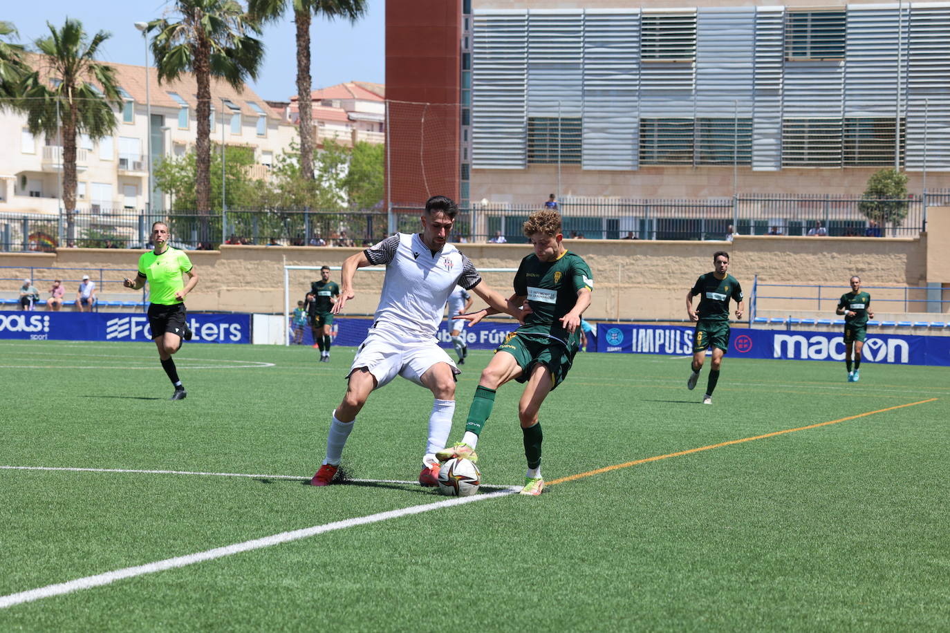 Las mejores jugadas y el ambiente cordobesista del Vélez CF - Córdoba CF, en imágenes