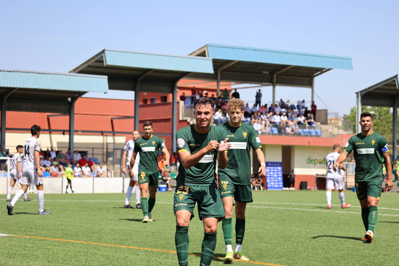 Las mejores jugadas y el ambiente cordobesista del Vélez CF - Córdoba CF, en imágenes