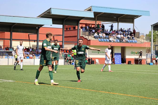 Las mejores jugadas y el ambiente cordobesista del Vélez CF - Córdoba CF, en imágenes