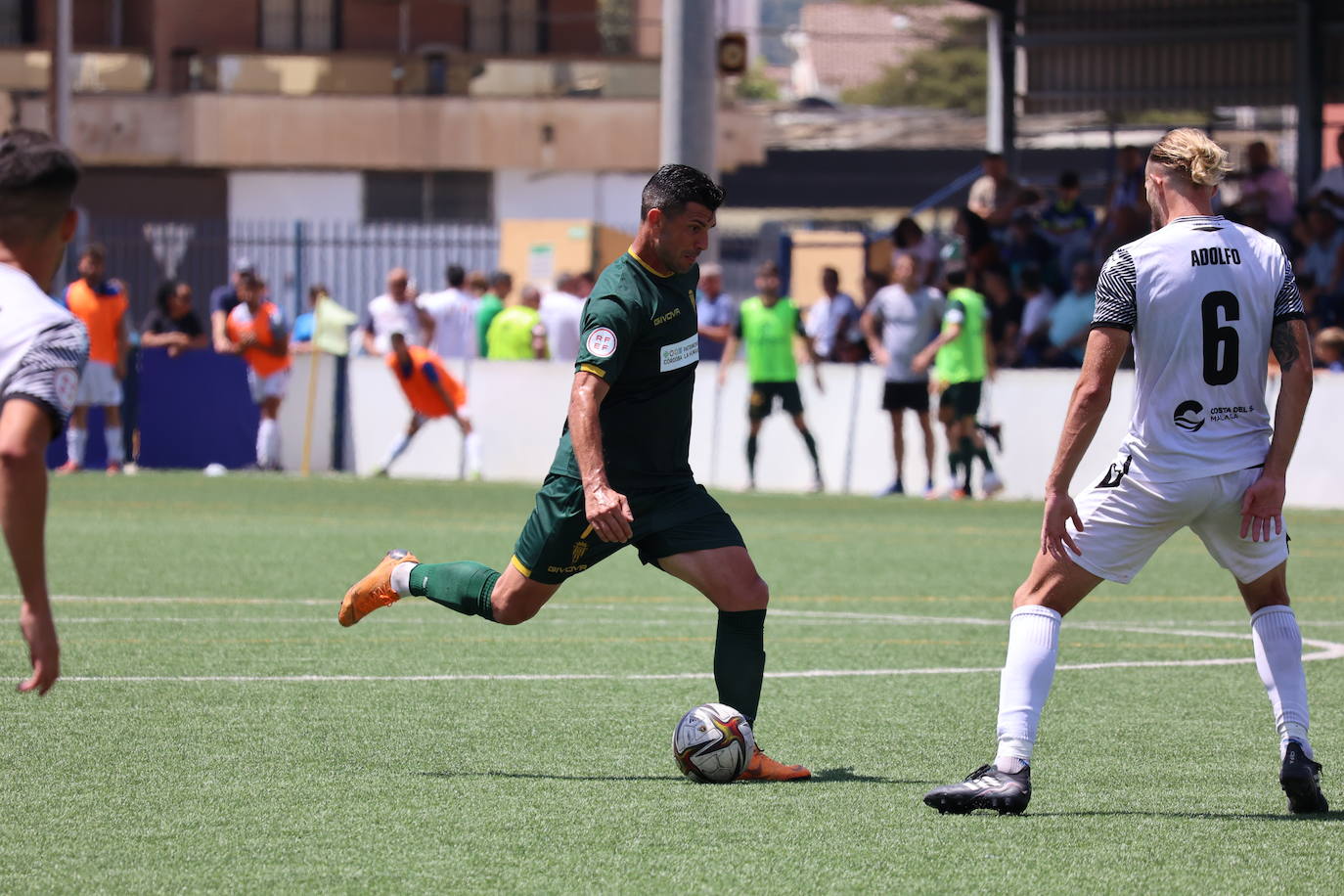 Las mejores jugadas y el ambiente cordobesista del Vélez CF - Córdoba CF, en imágenes