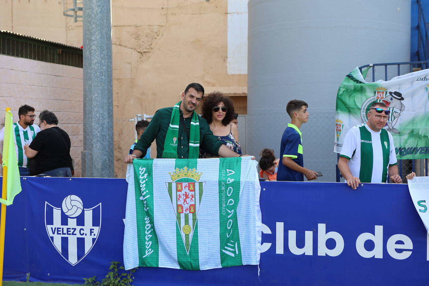 Las mejores jugadas y el ambiente cordobesista del Vélez CF - Córdoba CF, en imágenes