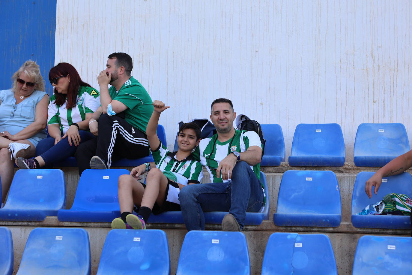 Las mejores jugadas y el ambiente cordobesista del Vélez CF - Córdoba CF, en imágenes