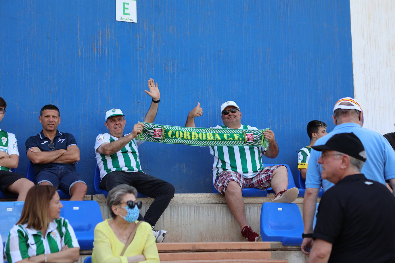 Las mejores jugadas y el ambiente cordobesista del Vélez CF - Córdoba CF, en imágenes