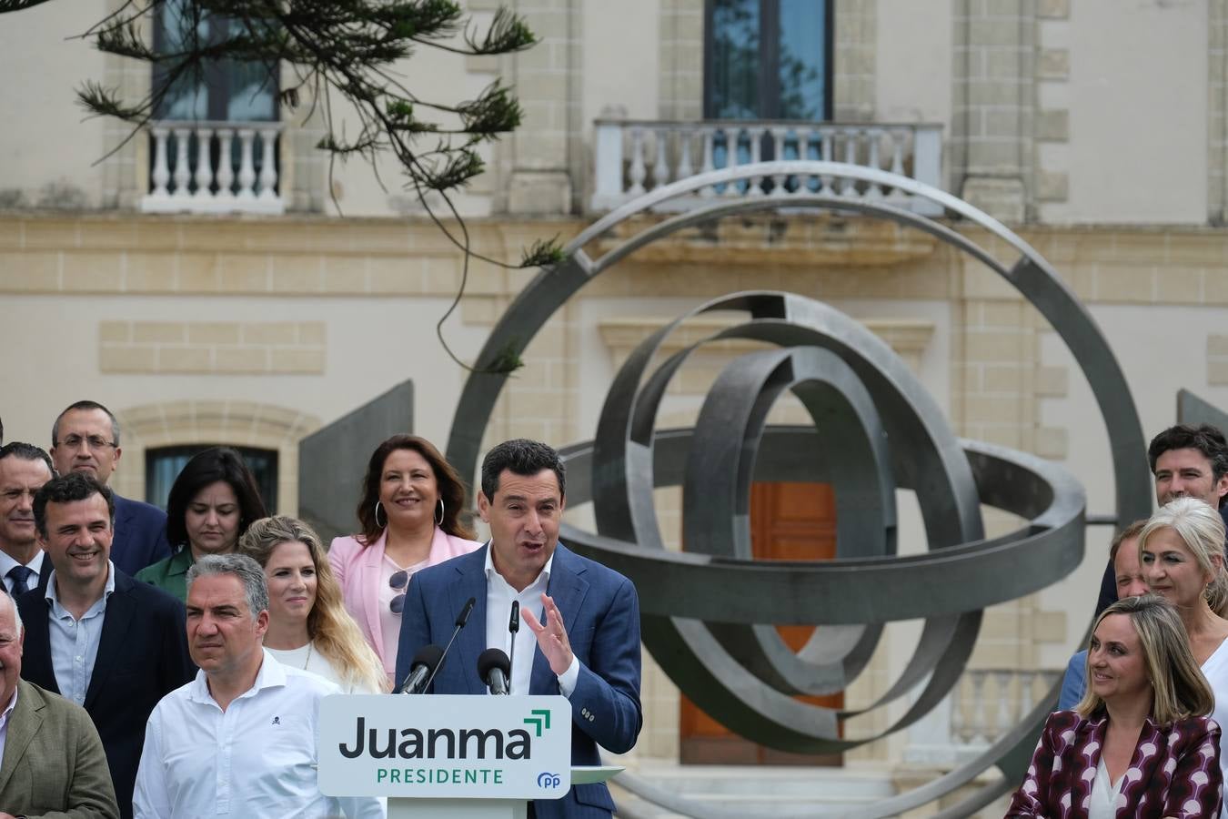 Fotos: Juanma presenta a sus 109 candidatos al Parlamento en Jerez