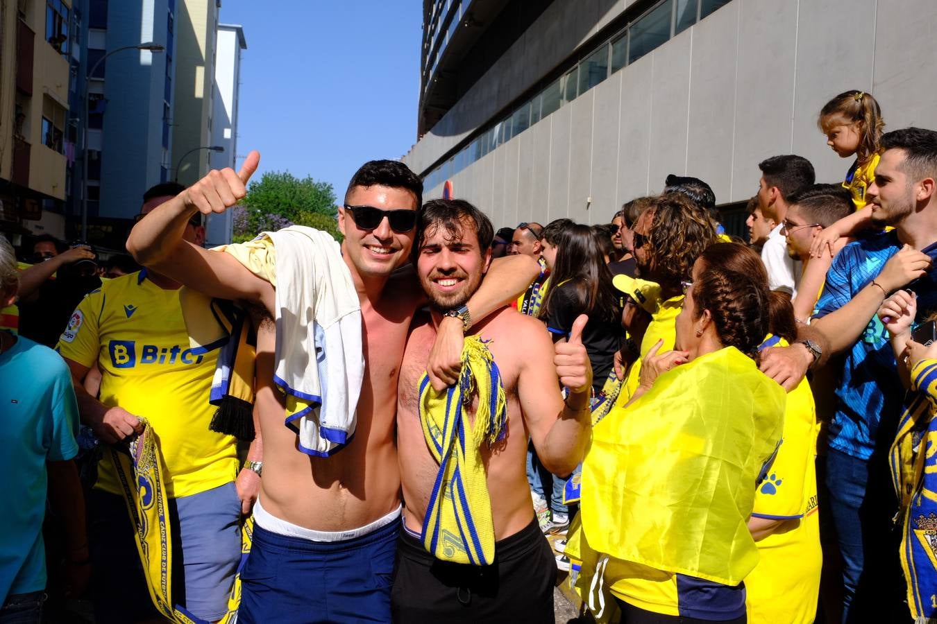 Fotos: Recibimiento a los autobuses del Real Madrid y del Cádiz en Carranza