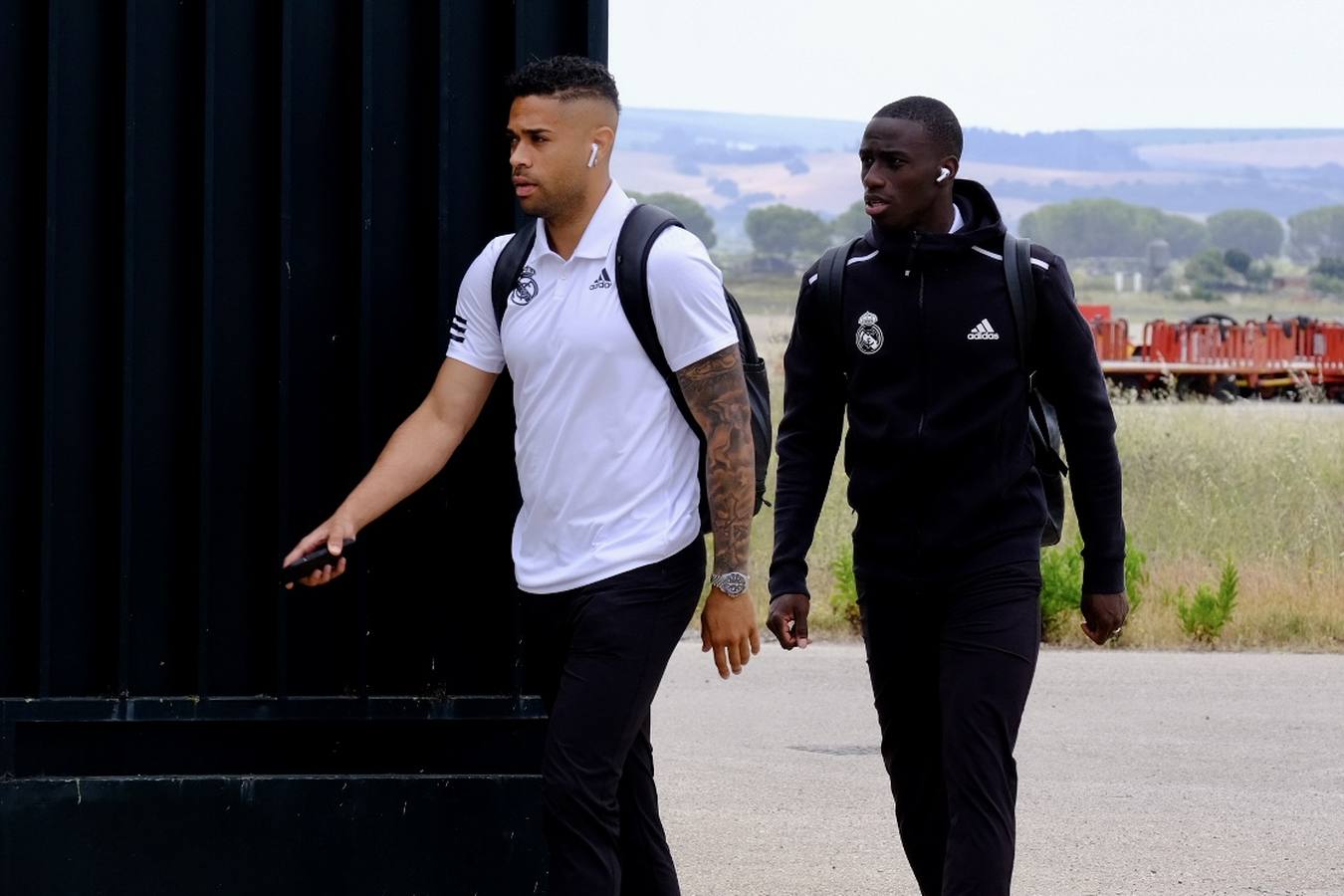 Fotos: El Real Madrid aterriza en Cádiz