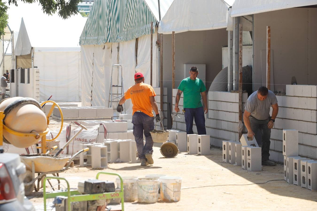 Los preparativos de la Feria de Córdoba, en imágenes