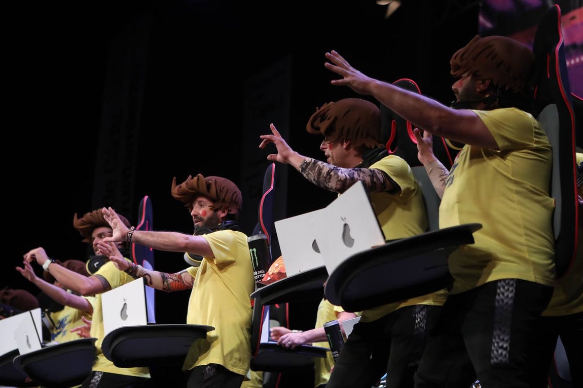 Fotos: Chirigota &#039;Los que comen de las visitas&#039; en COAC 2022. Carnaval de Cádiz