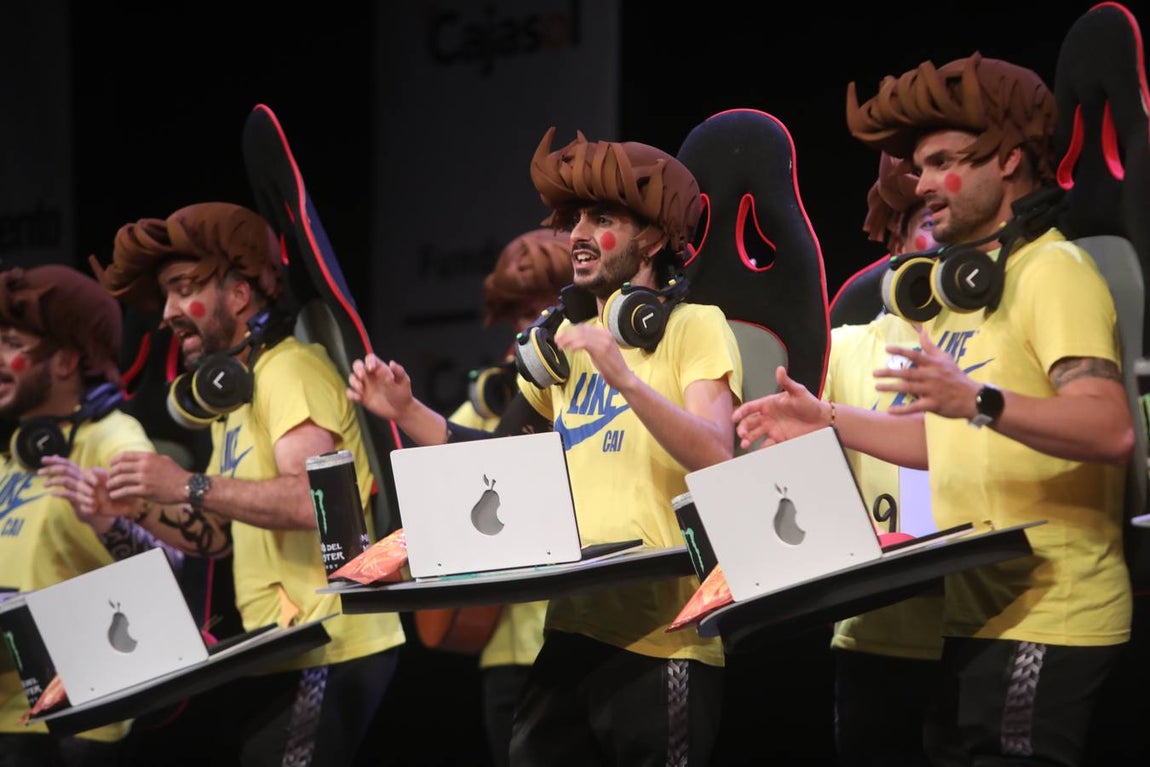 Fotos: Chirigota &#039;Los que comen de las visitas&#039; en COAC 2022. Carnaval de Cádiz