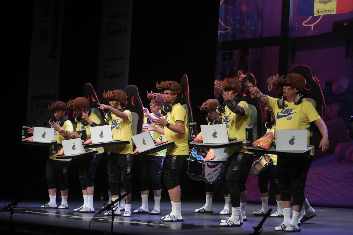 Fotos: Chirigota &#039;Los que comen de las visitas&#039; en COAC 2022. Carnaval de Cádiz