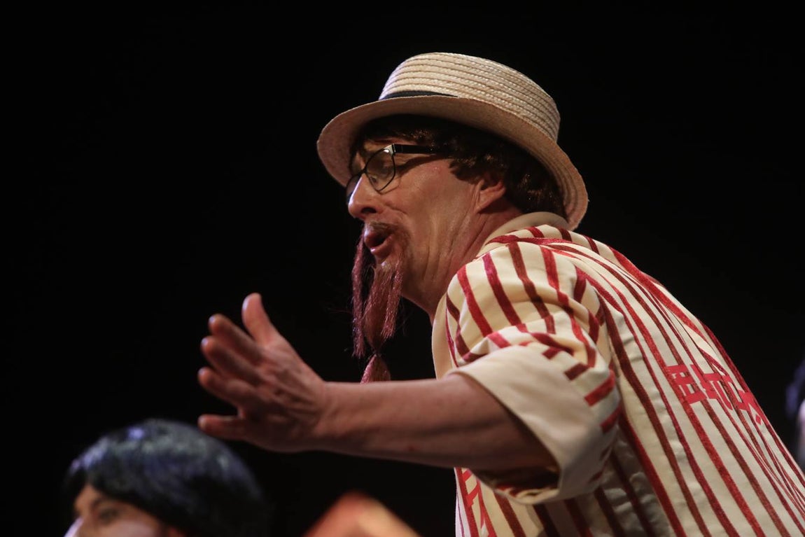 Fotos: Chirigota &#039;Los Wuhan Rivero&#039; en el COAC 2022. Carnaval de Cádiz