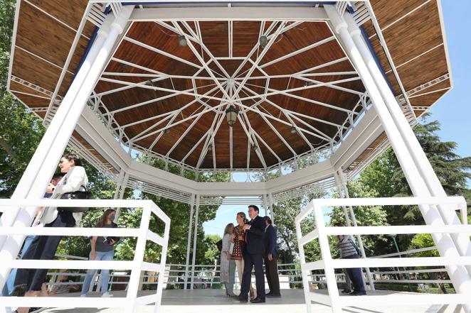 En imágenes: la visita de Tolón a la Casa de Corcho y el templete de la Vega