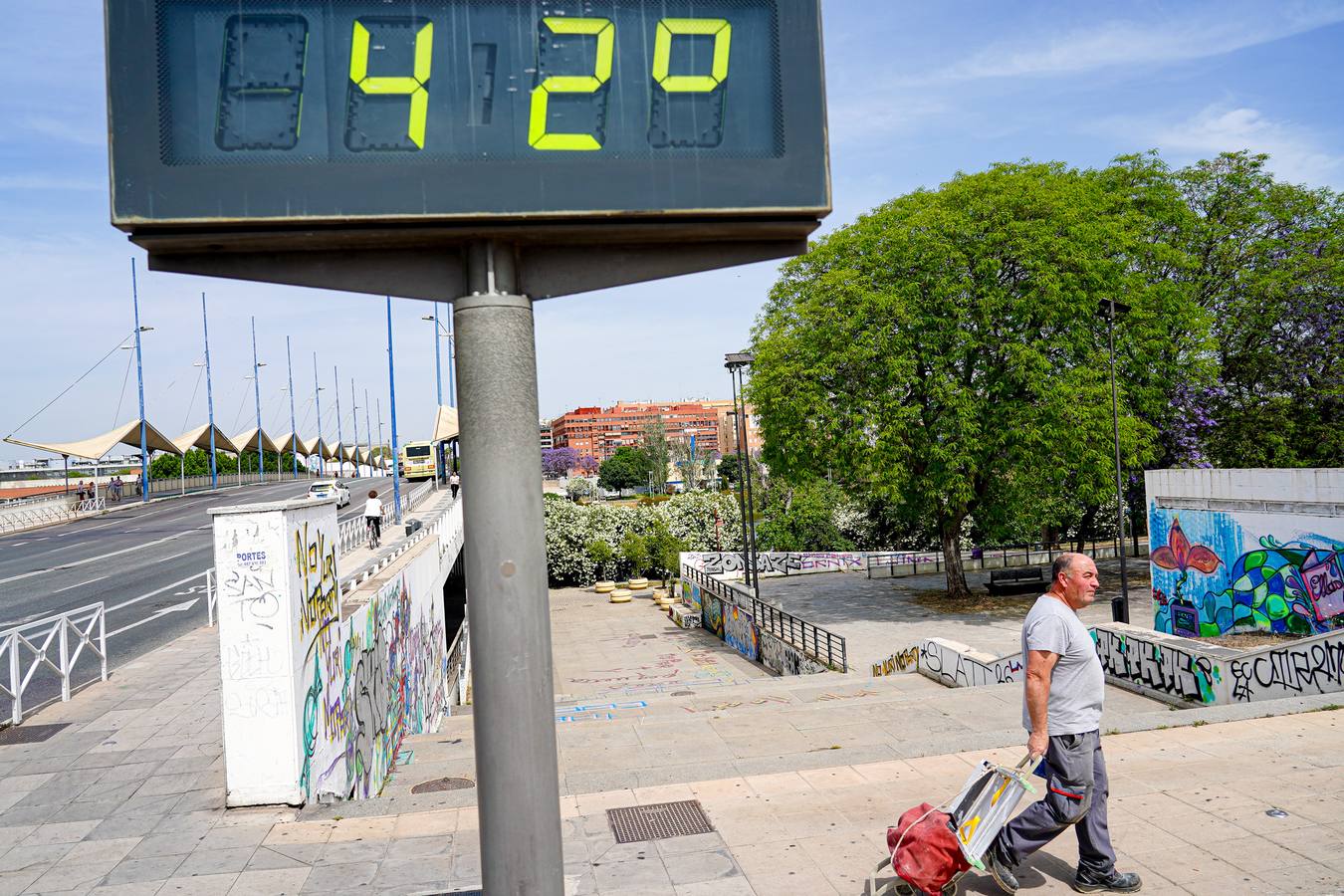 Sevilla alcanza temperaturas de pleno verano en mayo, en imágenes