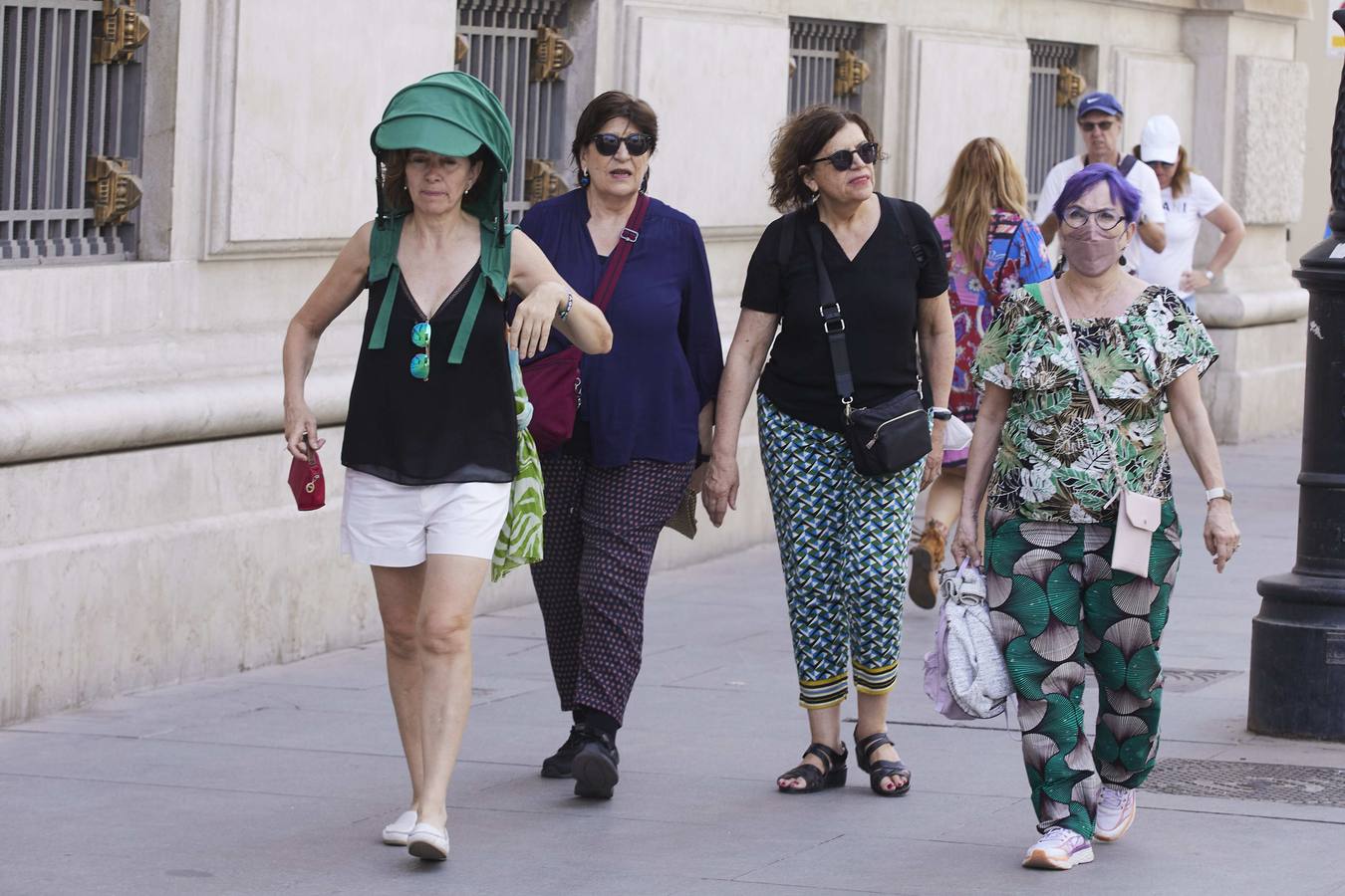 Sevilla alcanza temperaturas de pleno verano en mayo, en imágenes