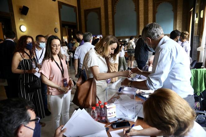 Las elecciones a rector en la Universidad de Córdoba, en imágenes