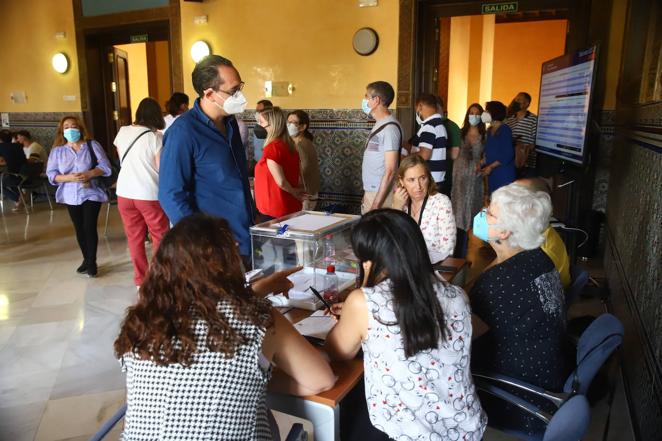 Las elecciones a rector en la Universidad de Córdoba, en imágenes