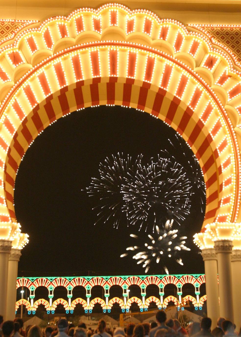 La evolución de la portada de la Feria de Córdoba en el Arenal, en imágenes