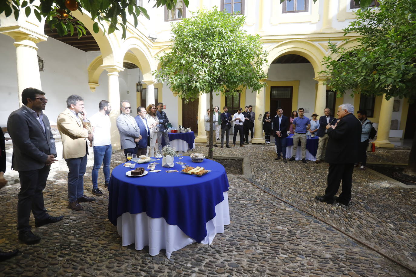 El encuentro del obispo de Córdoba con los medios, en imágenes