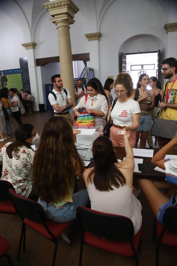 Las elecciones a rector en la Universidad de Córdoba, en imágenes