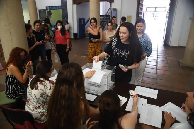 Las elecciones a rector en la Universidad de Córdoba, en imágenes