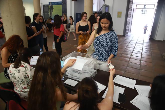 Las elecciones a rector en la Universidad de Córdoba, en imágenes