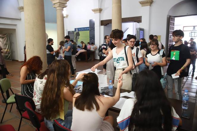 Las elecciones a rector en la Universidad de Córdoba, en imágenes