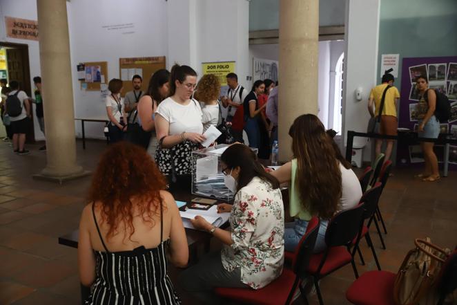 Las elecciones a rector en la Universidad de Córdoba, en imágenes