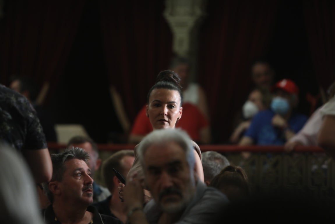 Fotos: Búscate en el Falla. Iván Alejo entre el público de la cuarta sesión del COAC 2022