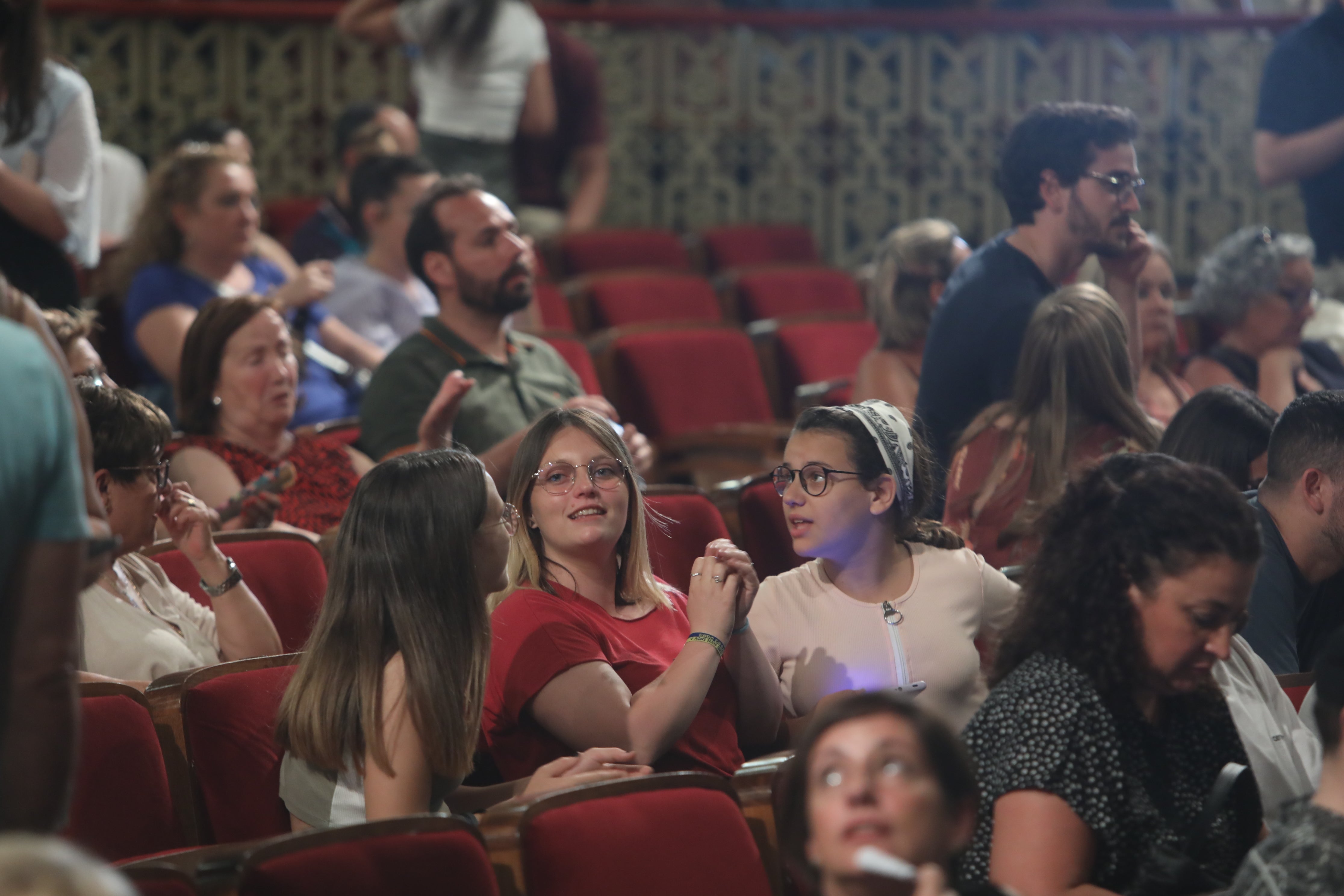 Fotos: Búscate en el Falla. Iván Alejo entre el público de la cuarta sesión del COAC 2022