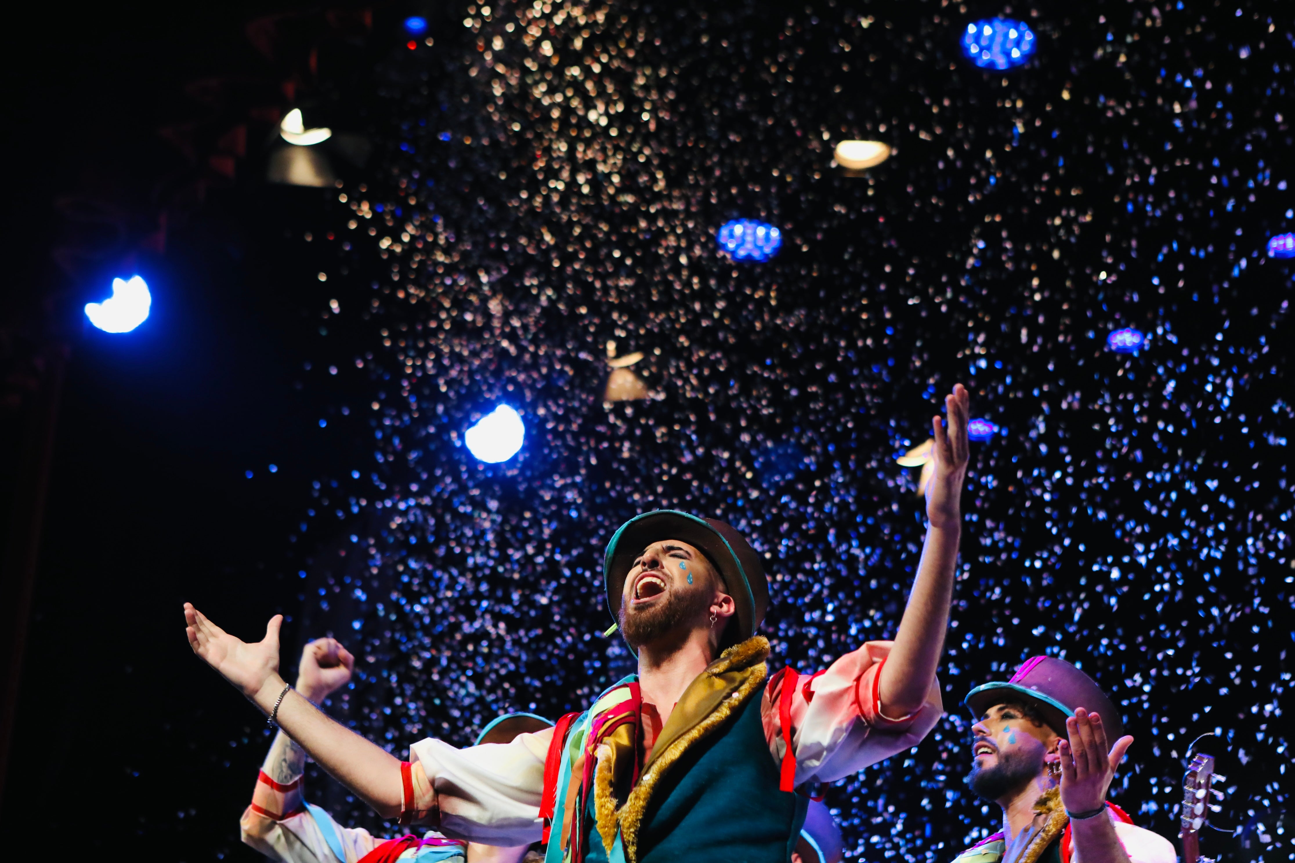 Cantando bajo la lluvia: Versos para empapar de buenas sensaciones el Teatro