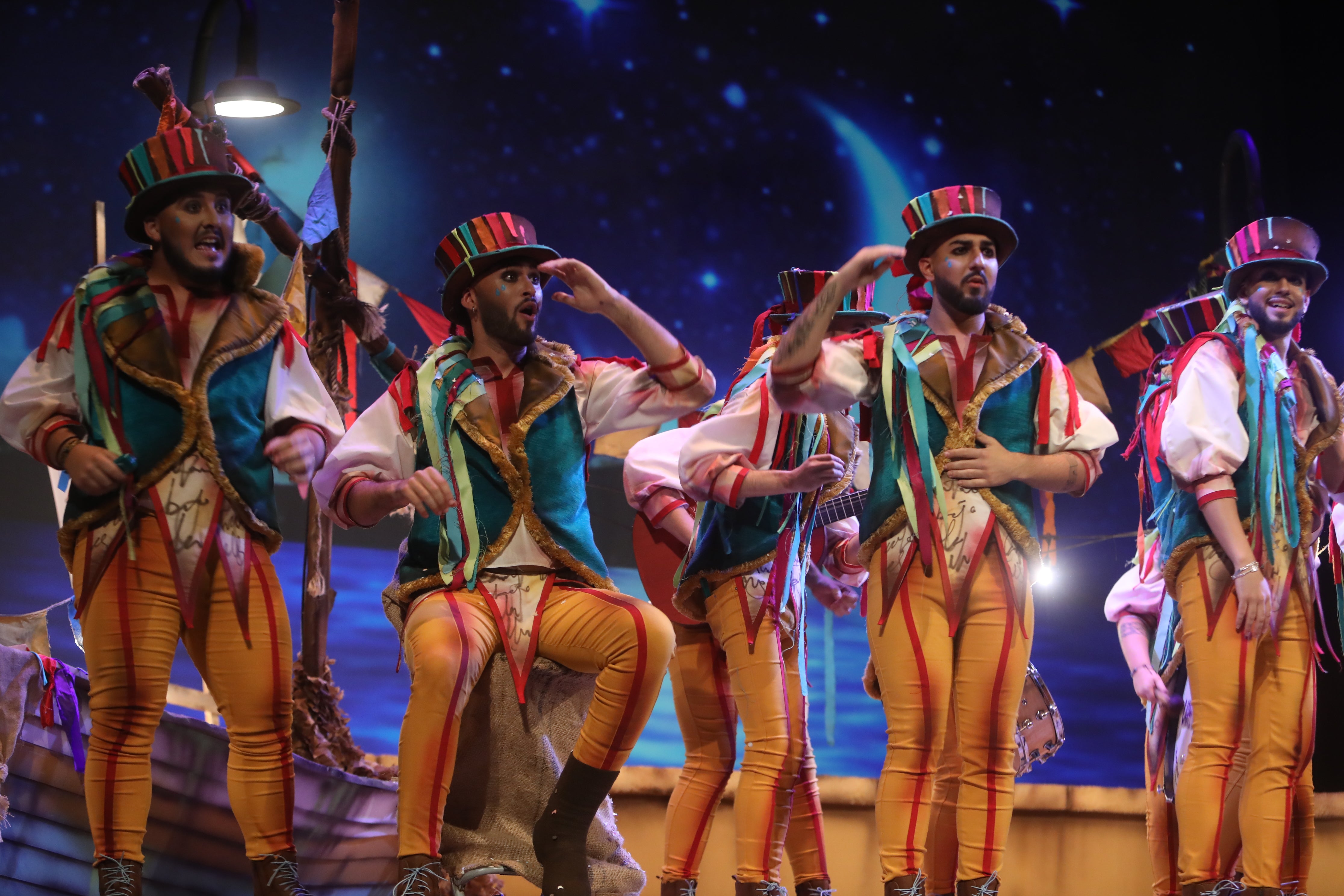 Fotos: Comparsa &#039;Cantando bajo la lluvia&#039; en el COAC 2022. Carnaval de Cádiz