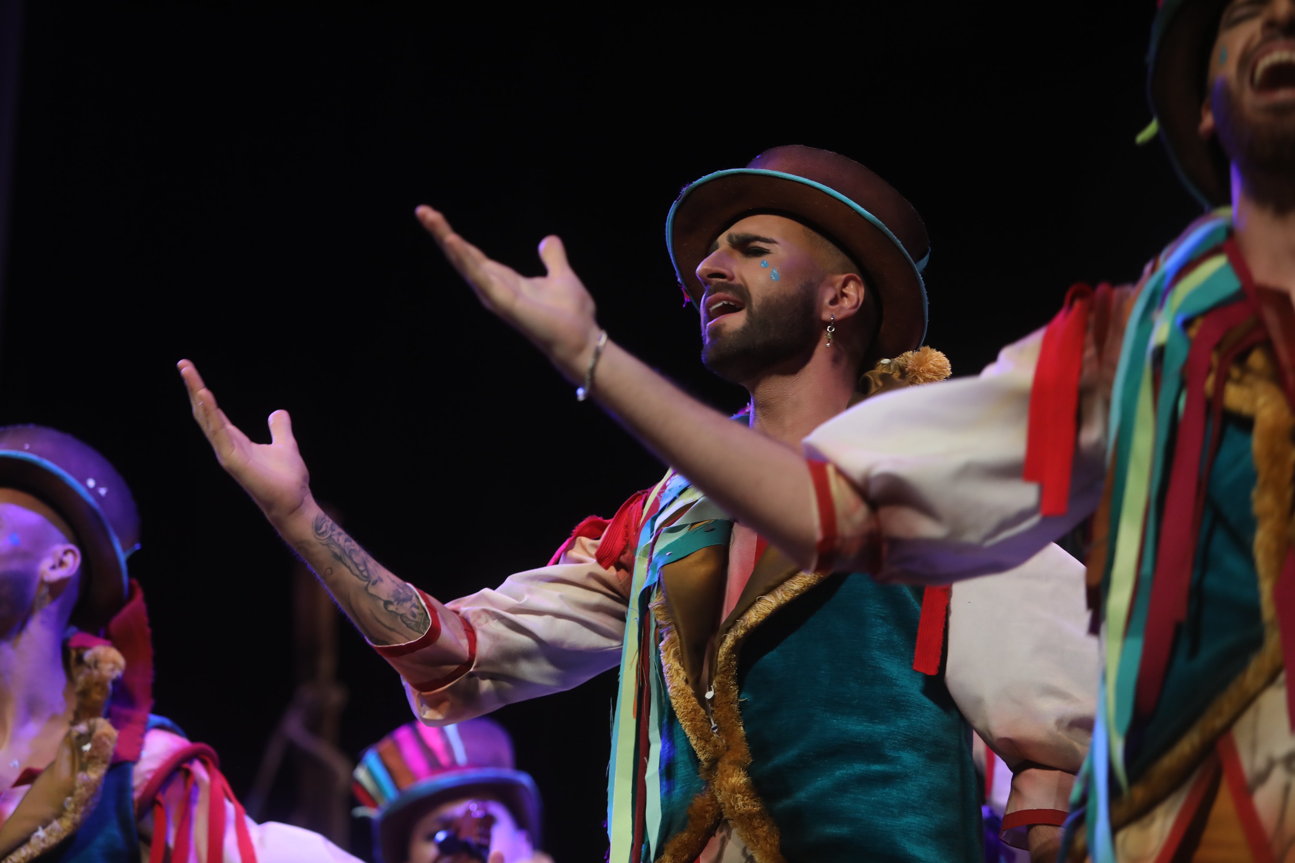 Fotos: Comparsa &#039;Cantando bajo la lluvia&#039; en el COAC 2022. Carnaval de Cádiz