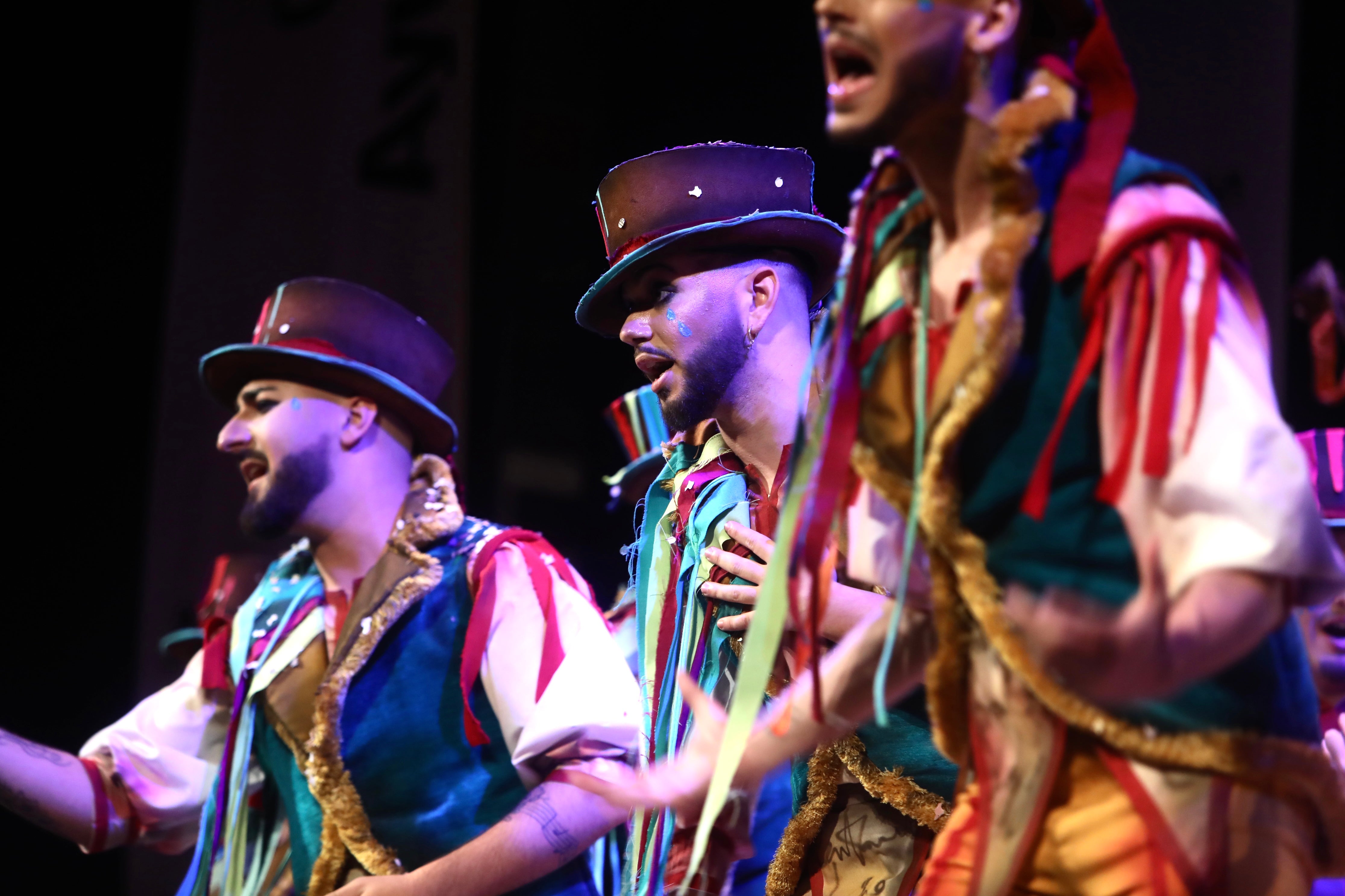 Fotos: Comparsa &#039;Cantando bajo la lluvia&#039; en el COAC 2022. Carnaval de Cádiz