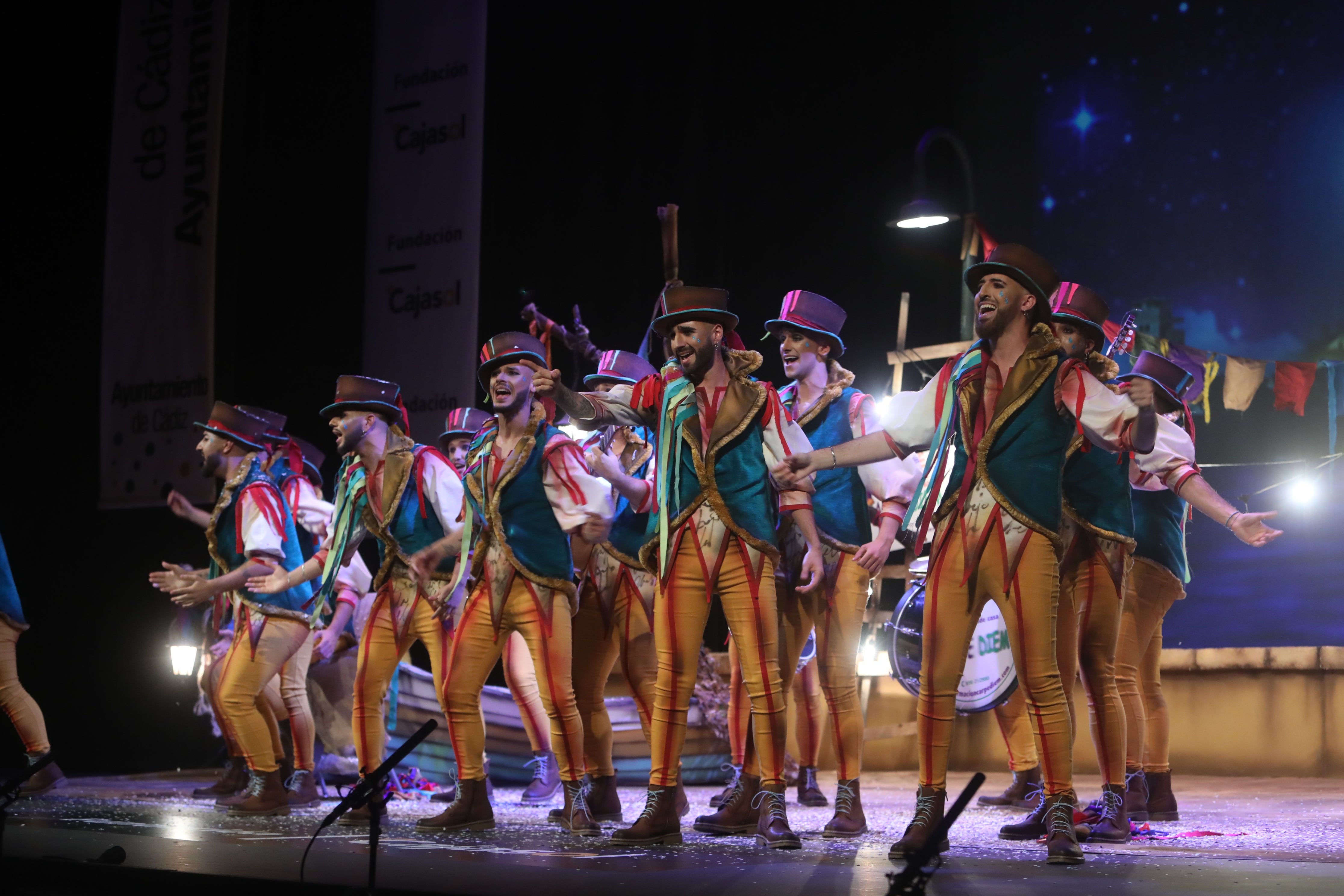 Fotos: Comparsa &#039;Cantando bajo la lluvia&#039; en el COAC 2022. Carnaval de Cádiz