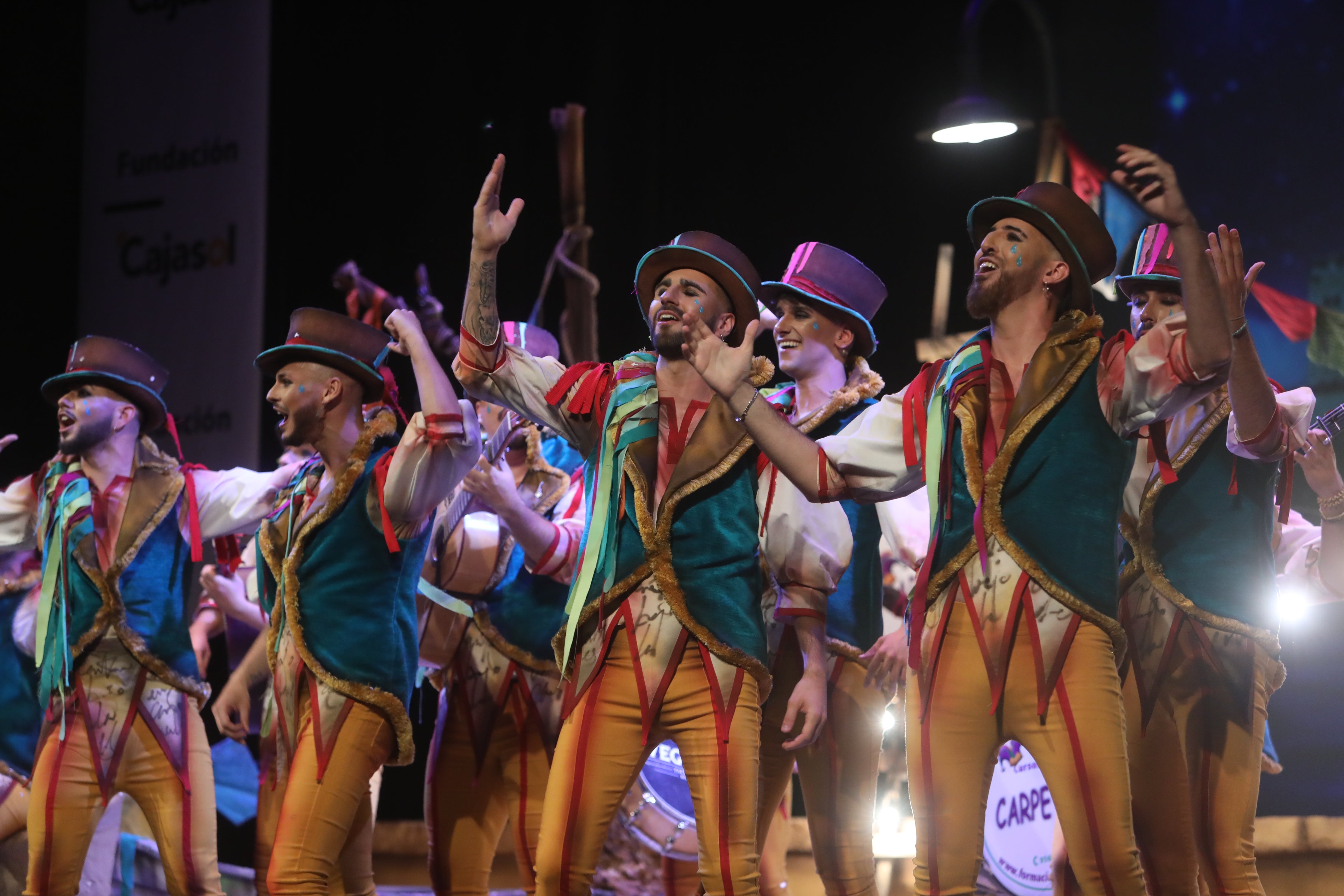 Fotos: Comparsa &#039;Cantando bajo la lluvia&#039; en el COAC 2022. Carnaval de Cádiz