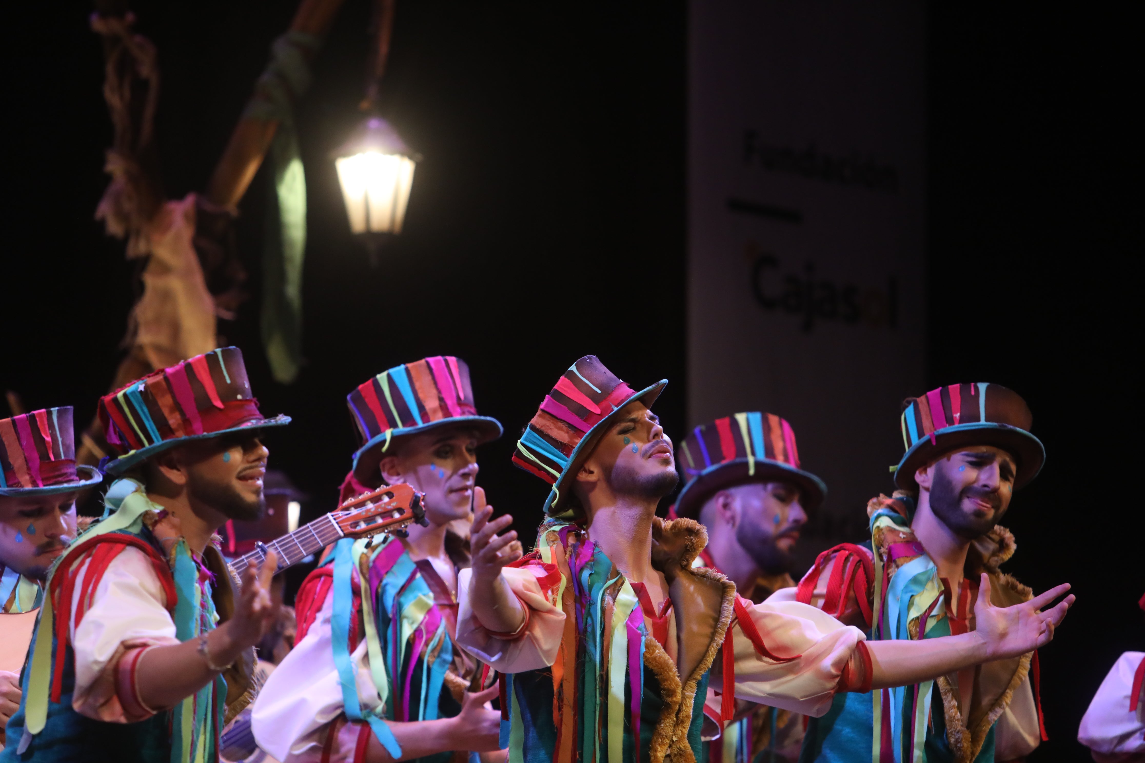 Fotos: Comparsa &#039;Cantando bajo la lluvia&#039; en el COAC 2022. Carnaval de Cádiz