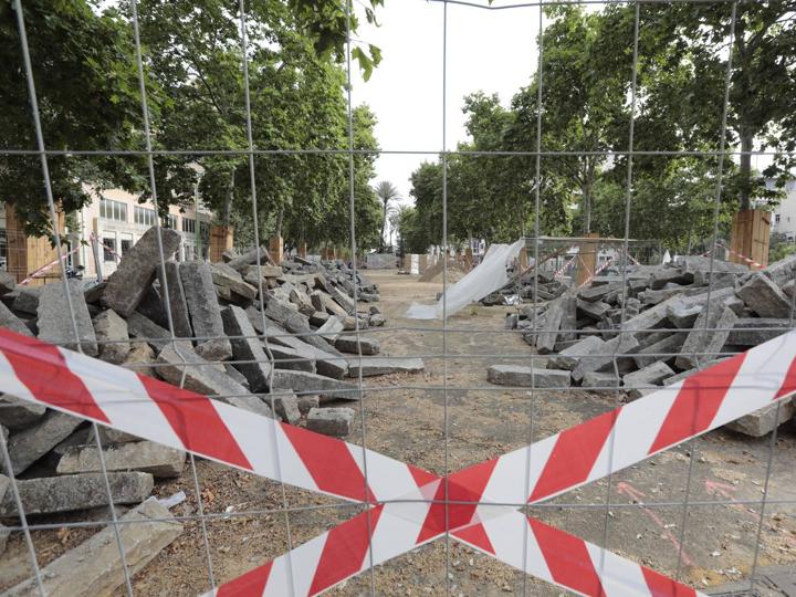 Sevilla enjaulada por obras que no avanzan, en imágenes