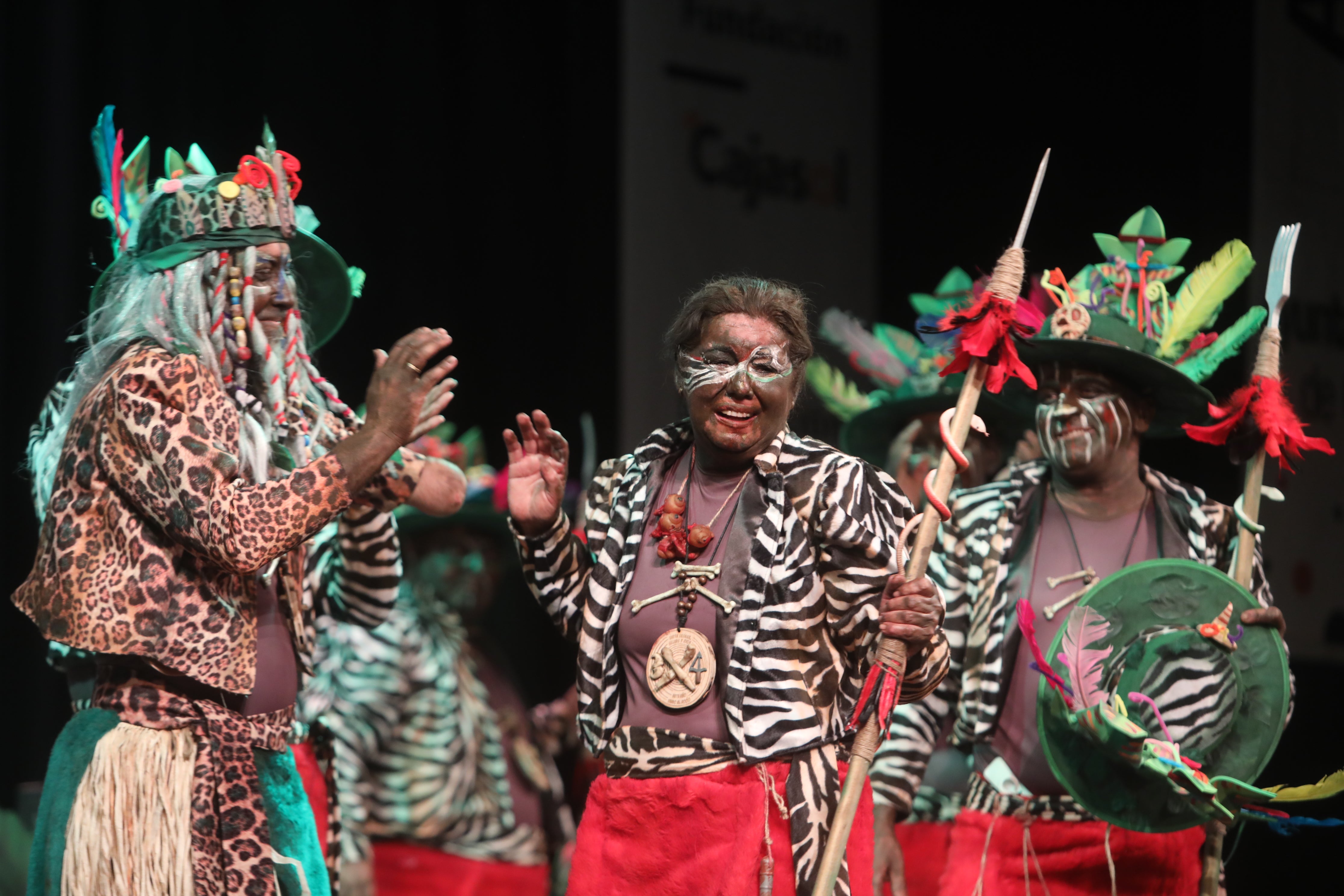 Fotos: Chirigota &#039;Entre sábanas, selvas y ríos... este año vamos al Rocío&#039; en el COAC 2022. Carnaval de Cádiz