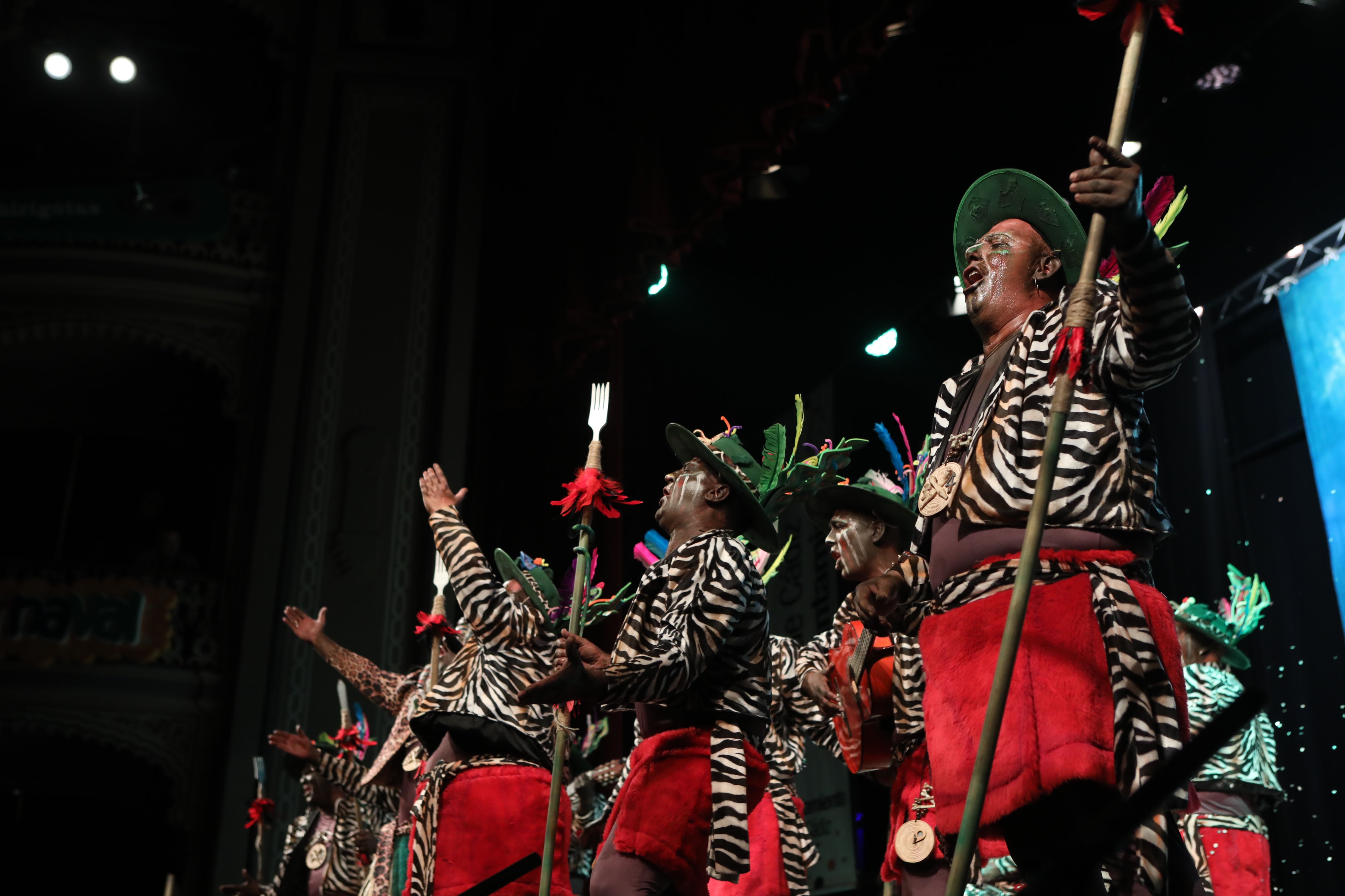 Fotos: Chirigota &#039;Entre sábanas, selvas y ríos... este año vamos al Rocío&#039; en el COAC 2022. Carnaval de Cádiz