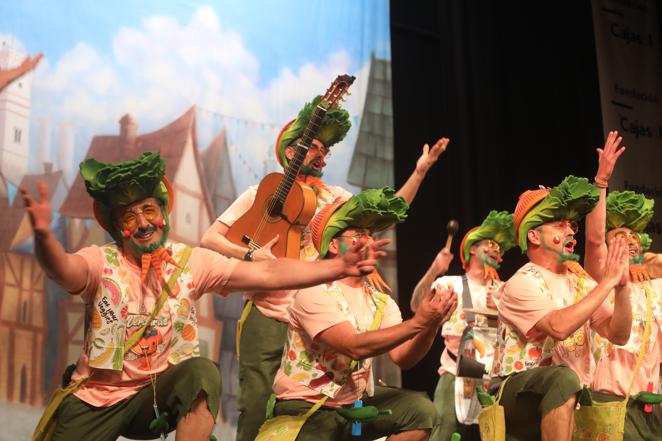 Fotos: Chirigota Los del triángulo de las verduras en el COAC 2022. Carnaval de Cádiz