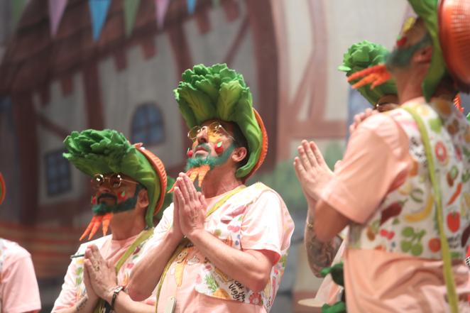 Fotos: Chirigota Los del triángulo de las verduras en el COAC 2022. Carnaval de Cádiz